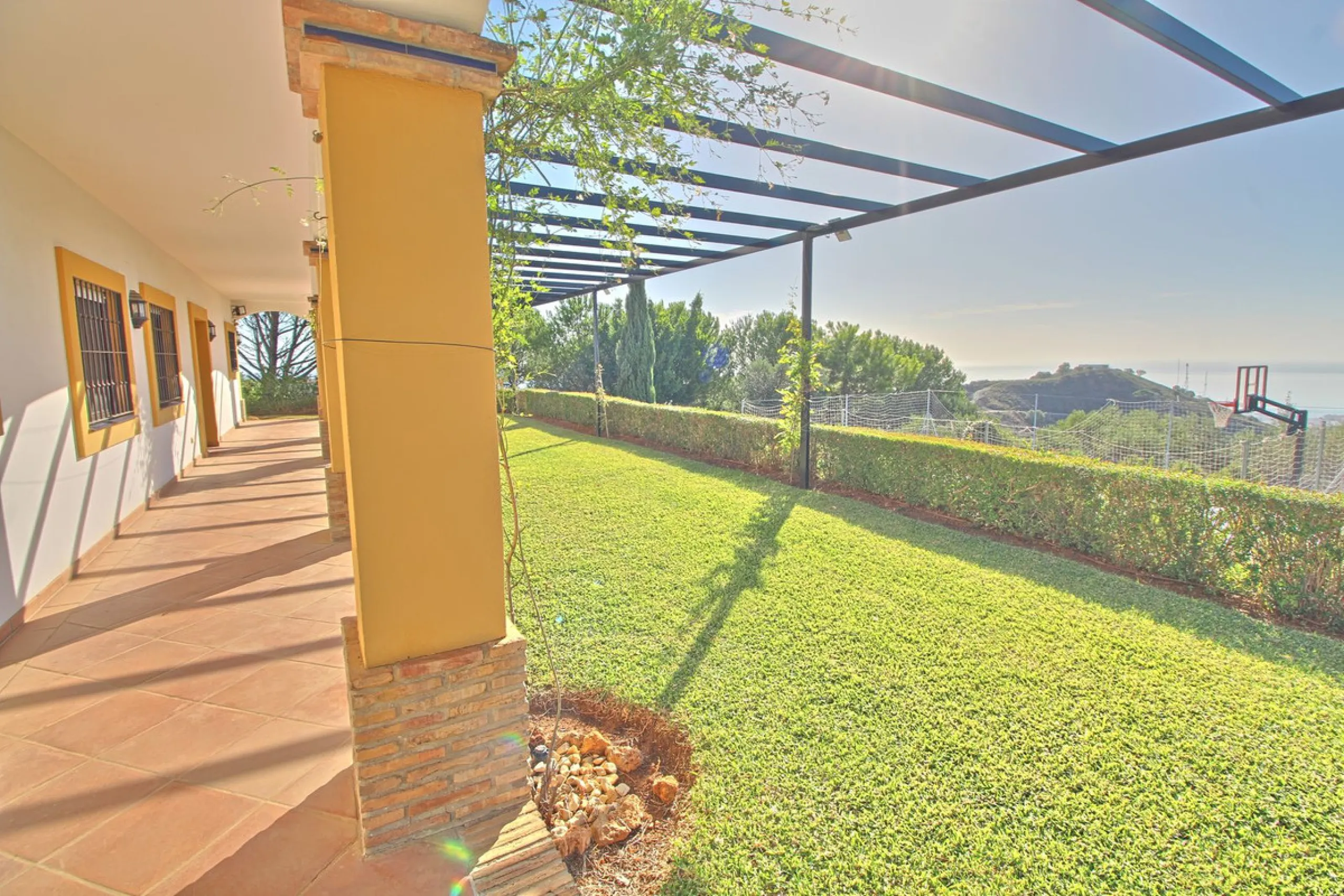 House - Finca - Cortijo в продаже в Estepona, Málaga. В доме 5 спален и 4 ванных комнат. Площадь дома 465 м². Площадь участка 61629 м²