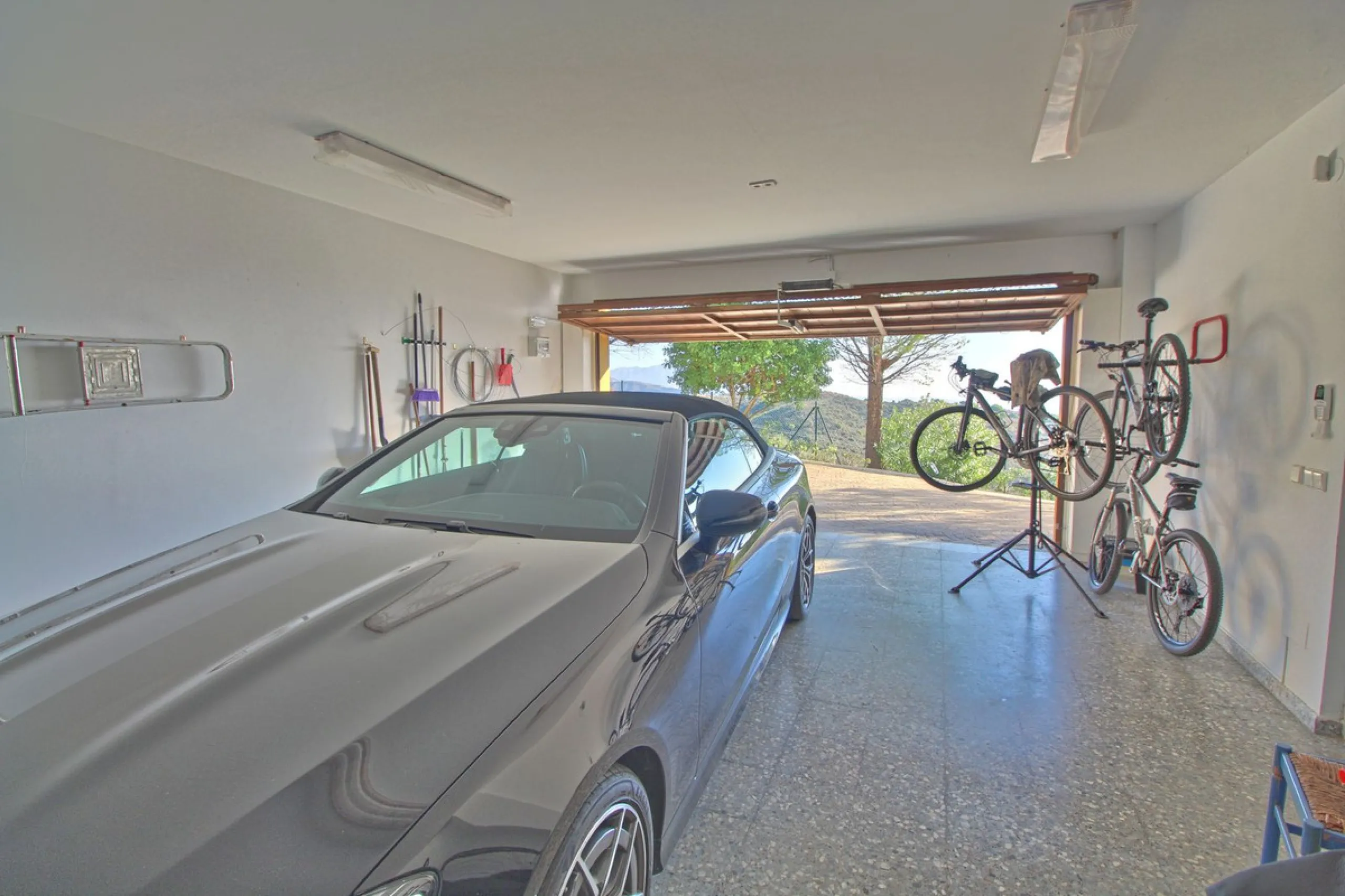 House - Finca - Cortijo в продаже в Estepona, Málaga. В доме 5 спален и 4 ванных комнат. Площадь дома 465 м². Площадь участка 61629 м²