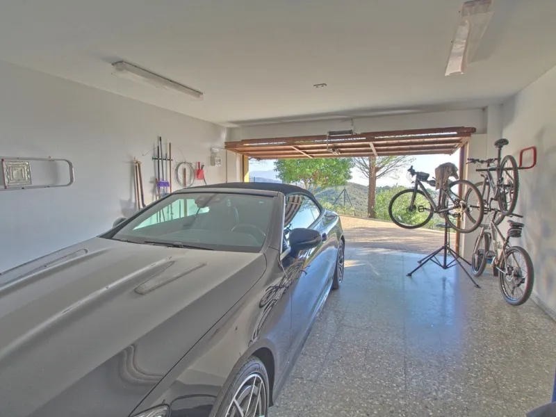 House - Finca - Cortijo в продаже в Estepona, Málaga. В доме 5 спален и 4 ванных комнат. Площадь дома 465 м². Площадь участка 61629 м²