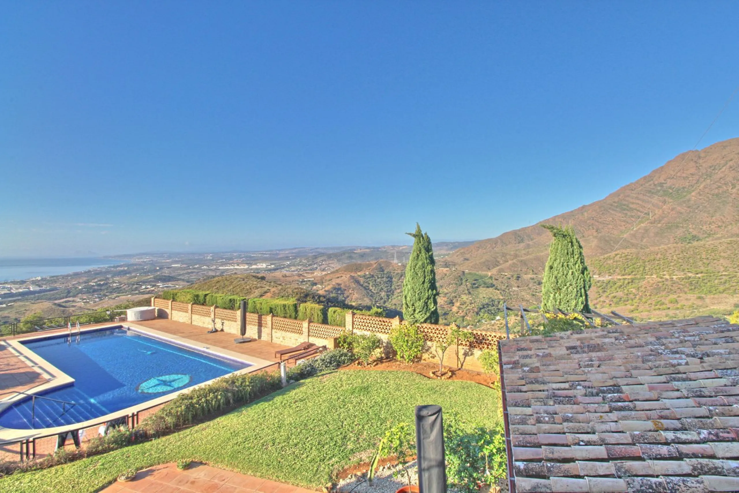 House - Finca - Cortijo в продаже в Estepona, Málaga. В доме 5 спален и 4 ванных комнат. Площадь дома 465 м². Площадь участка 61629 м²