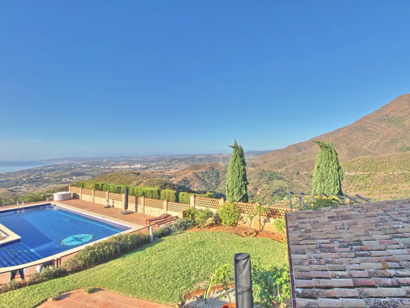 House - Finca - Cortijo в продаже в Estepona, Málaga. В доме 5 спален и 4 ванных комнат. Площадь дома 465 м². Площадь участка 61629 м²