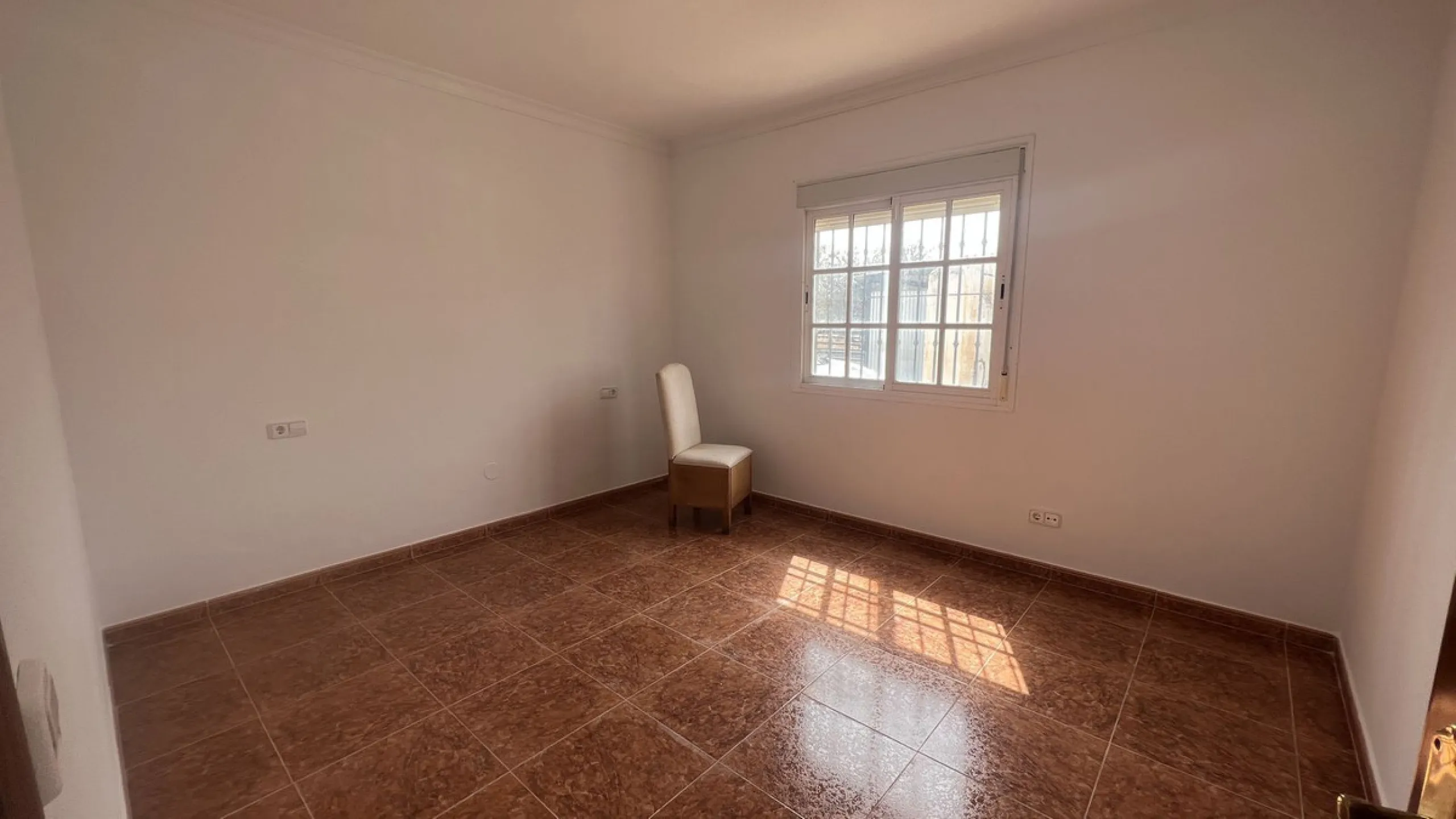 House - Finca - Cortijo в продаже в Alhaurín de la Torre, Málaga. В доме 8 спален и 2 ванных комнат. Площадь дома 489 м². Площадь участка 28447 м²
