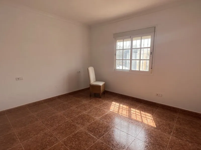 House - Finca - Cortijo в продаже в Alhaurín de la Torre, Málaga. В доме 8 спален и 2 ванных комнат. Площадь дома 489 м². Площадь участка 28447 м²