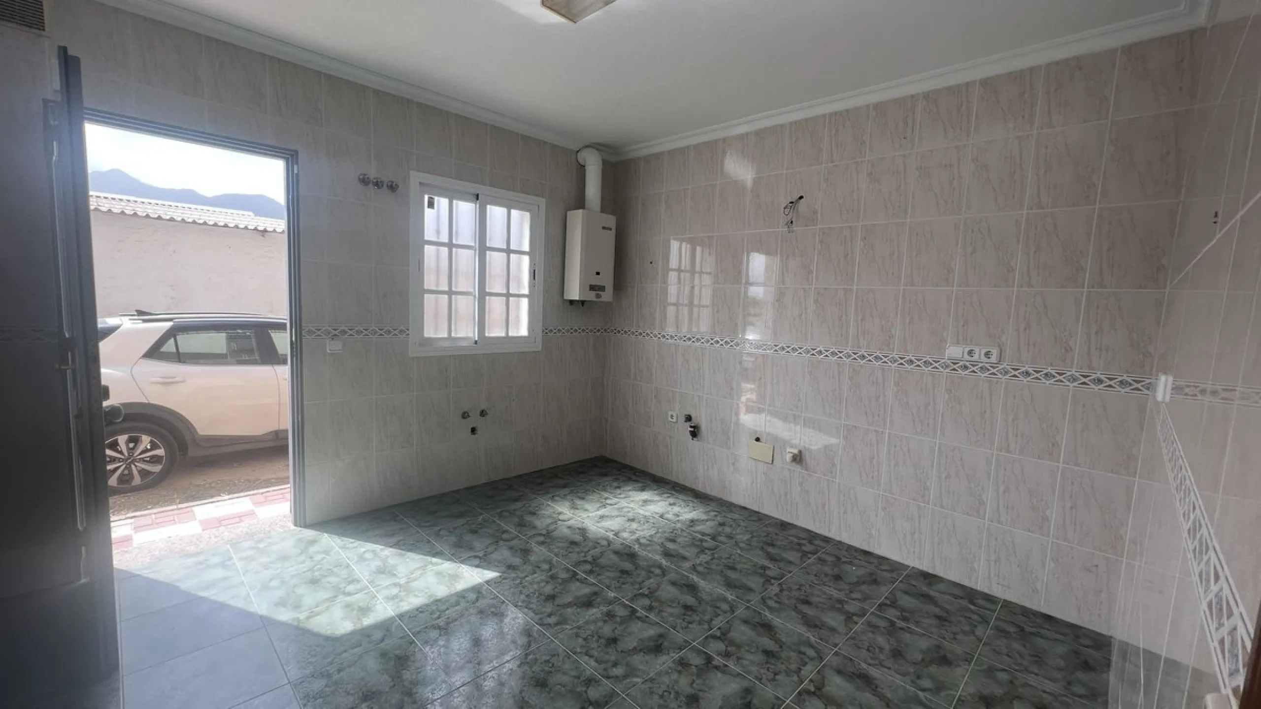 House - Finca - Cortijo в продаже в Alhaurín de la Torre, Málaga. В доме 8 спален и 2 ванных комнат. Площадь дома 489 м². Площадь участка 28447 м²