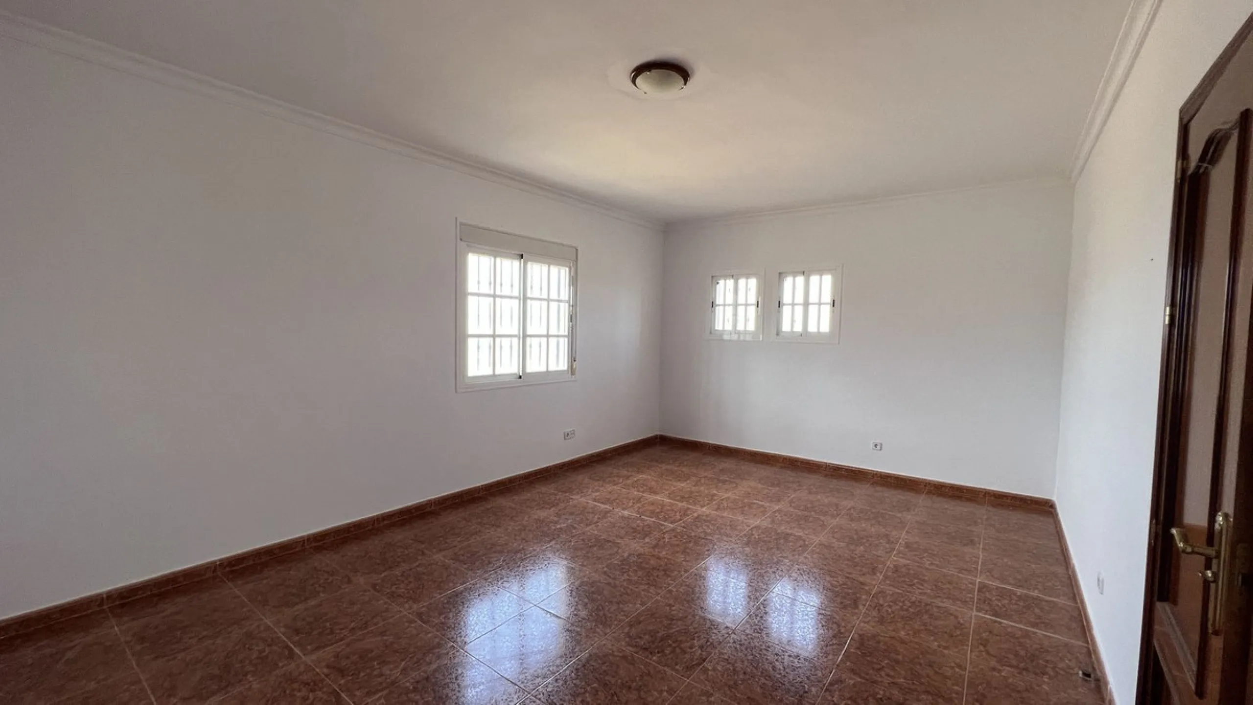 House - Finca - Cortijo в продаже в Alhaurín de la Torre, Málaga. В доме 8 спален и 2 ванных комнат. Площадь дома 489 м². Площадь участка 28447 м²