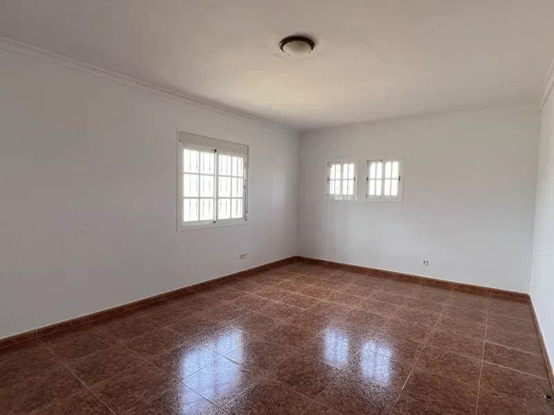House - Finca - Cortijo в продаже в Alhaurín de la Torre, Málaga. В доме 8 спален и 2 ванных комнат. Площадь дома 489 м². Площадь участка 28447 м²