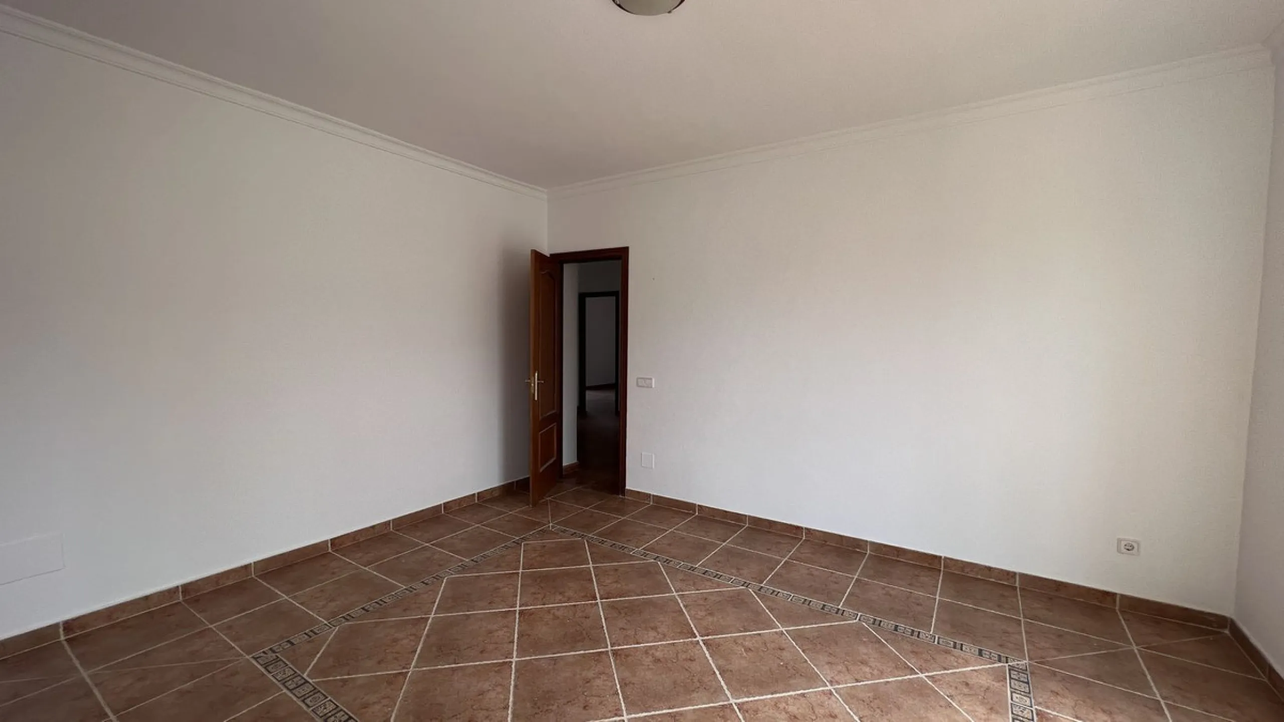 House - Finca - Cortijo в продаже в Alhaurín de la Torre, Málaga. В доме 8 спален и 2 ванных комнат. Площадь дома 489 м². Площадь участка 28447 м²