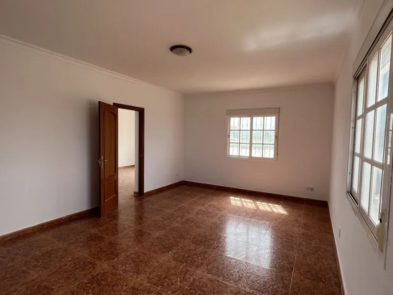 House - Finca - Cortijo в продаже в Alhaurín de la Torre, Málaga. В доме 8 спален и 2 ванных комнат. Площадь дома 489 м². Площадь участка 28447 м²