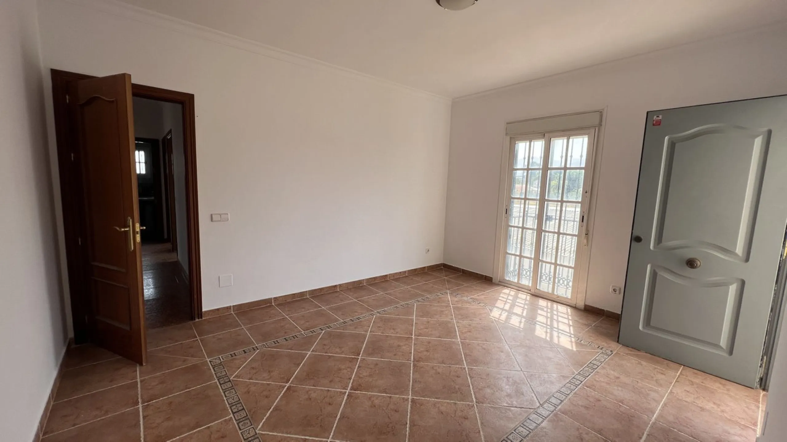 House - Finca - Cortijo в продаже в Alhaurín de la Torre, Málaga. В доме 8 спален и 2 ванных комнат. Площадь дома 489 м². Площадь участка 28447 м²