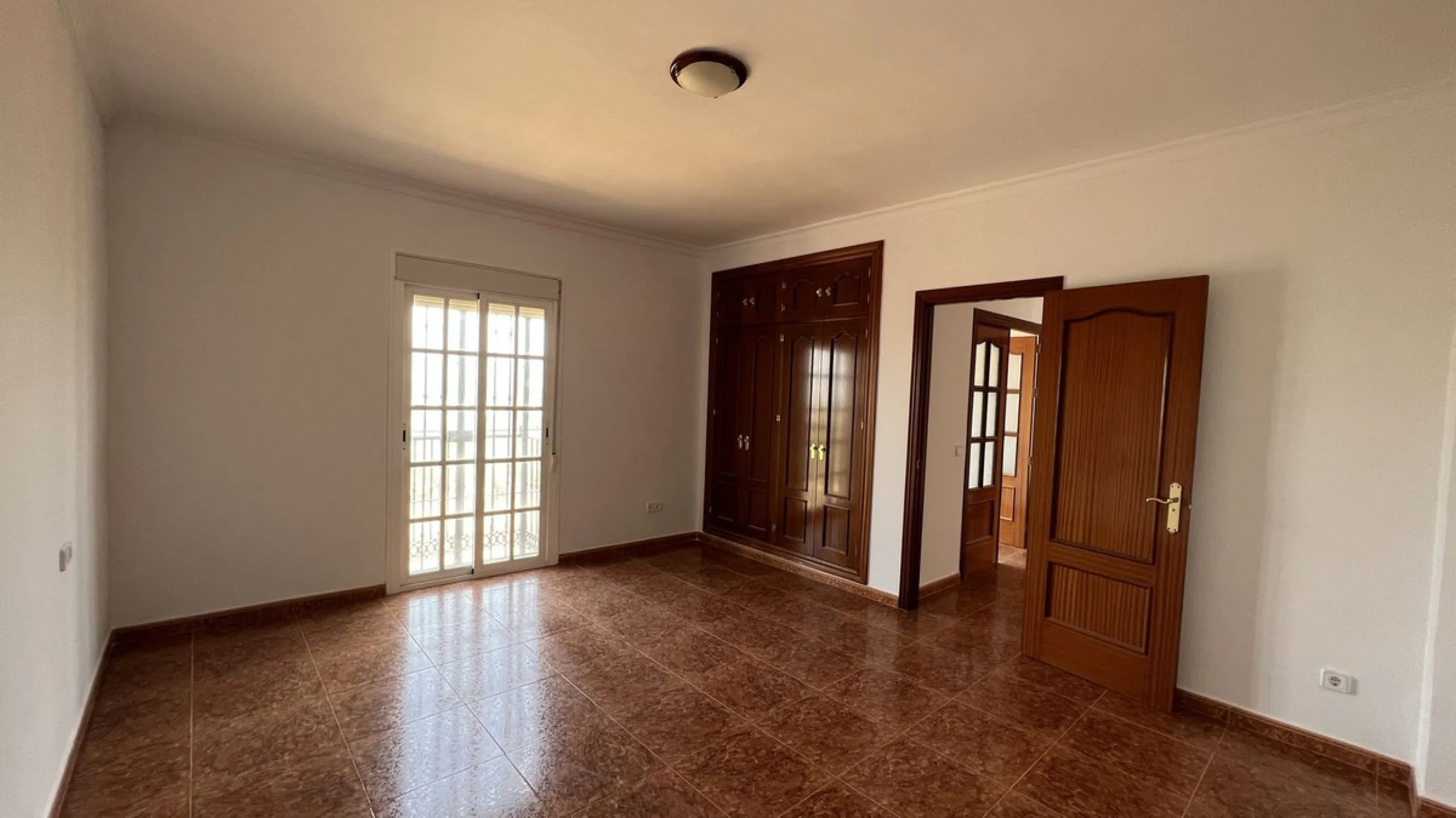 House - Finca - Cortijo в продаже в Alhaurín de la Torre, Málaga. В доме 8 спален и 2 ванных комнат. Площадь дома 489 м². Площадь участка 28447 м²