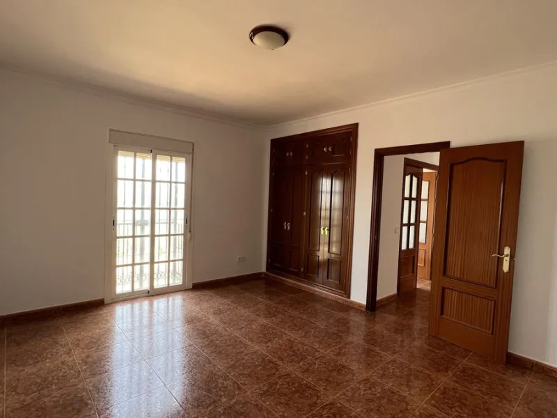 House - Finca - Cortijo в продаже в Alhaurín de la Torre, Málaga. В доме 8 спален и 2 ванных комнат. Площадь дома 489 м². Площадь участка 28447 м²