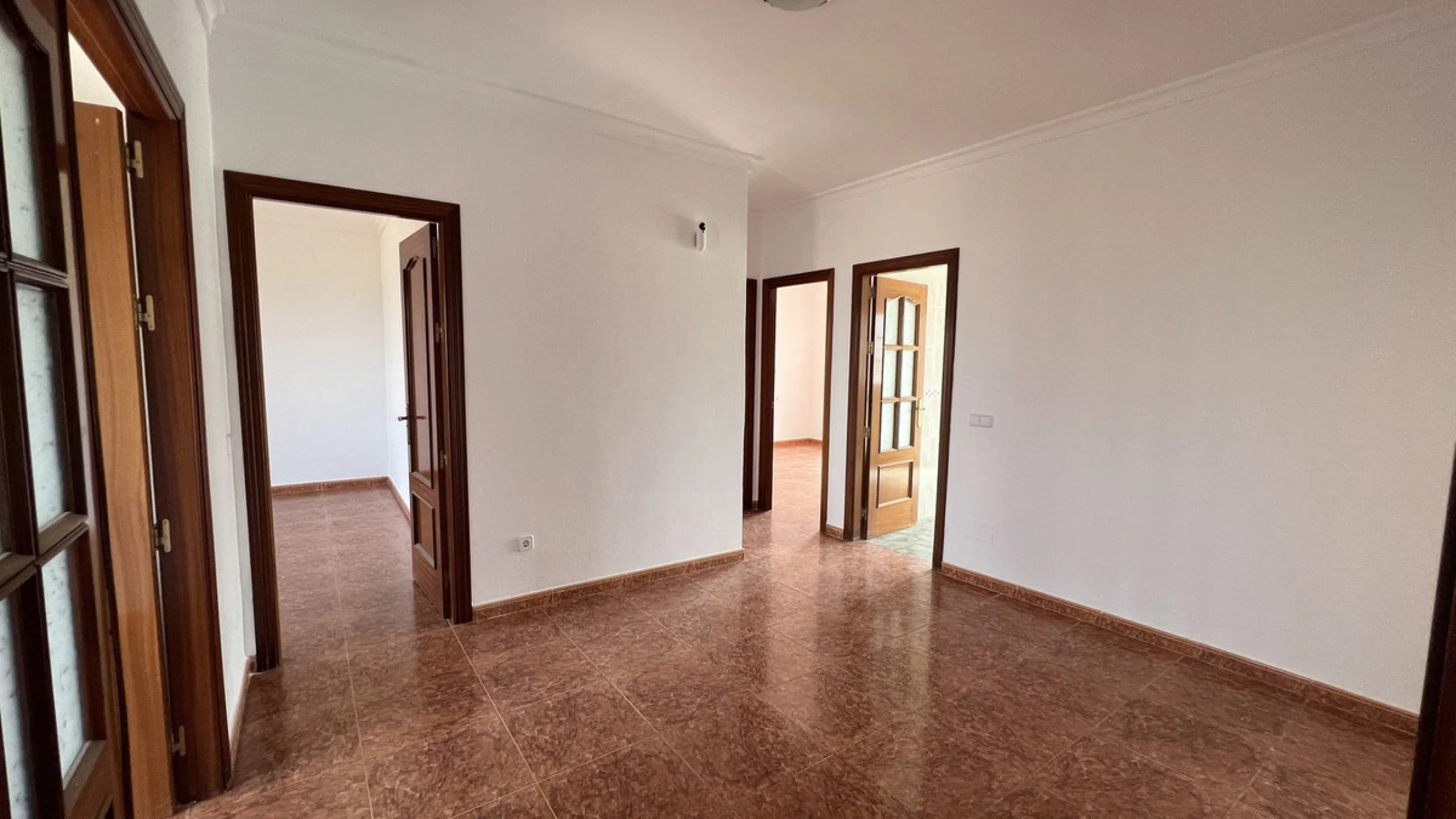 House - Finca - Cortijo в продаже в Alhaurín de la Torre, Málaga. В доме 8 спален и 2 ванных комнат. Площадь дома 489 м². Площадь участка 28447 м²
