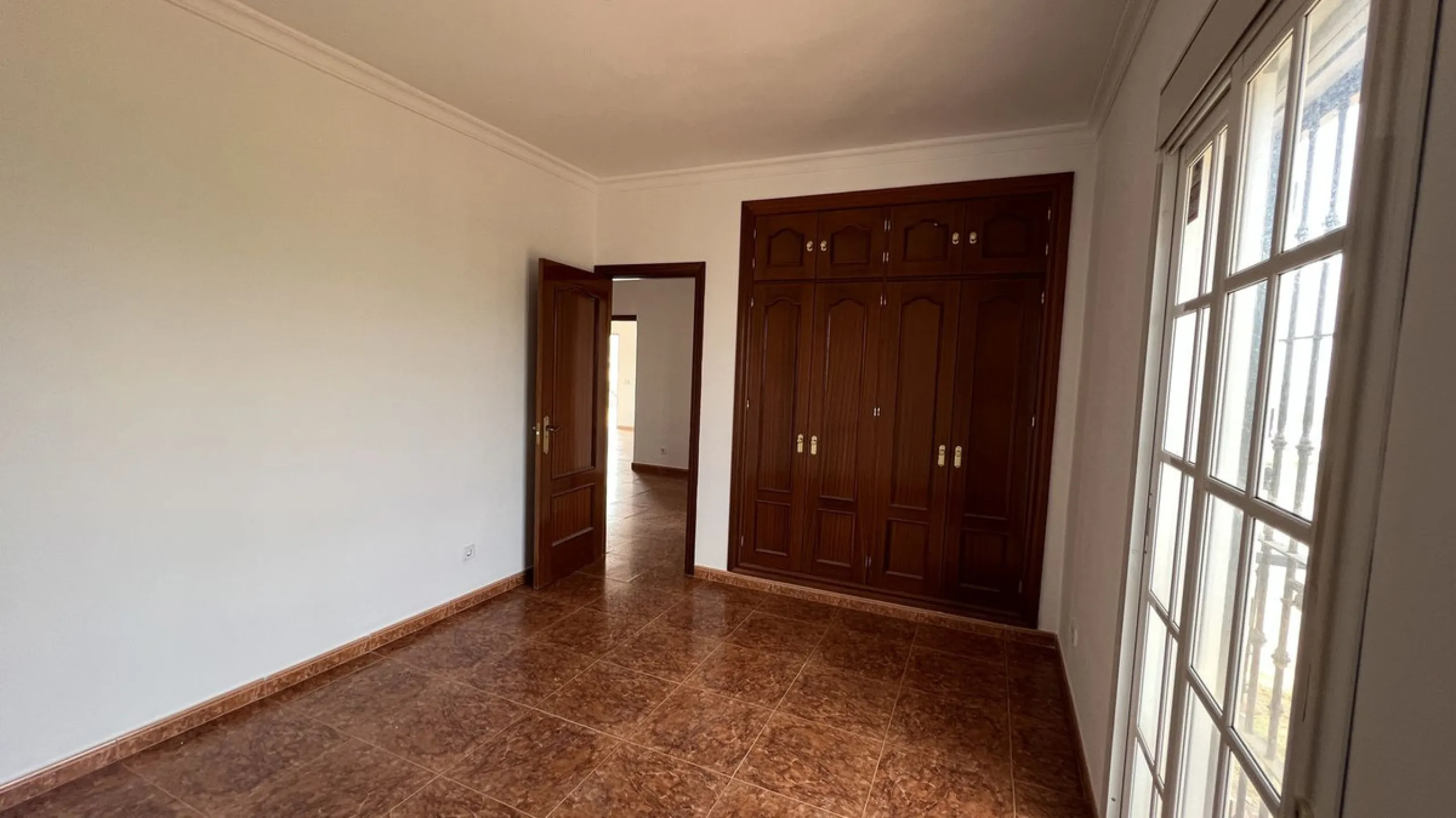 House - Finca - Cortijo в продаже в Alhaurín de la Torre, Málaga. В доме 8 спален и 2 ванных комнат. Площадь дома 489 м². Площадь участка 28447 м²