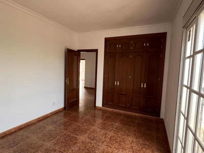 House - Finca - Cortijo в продаже в Alhaurín de la Torre, Málaga. В доме 8 спален и 2 ванных комнат. Площадь дома 489 м². Площадь участка 28447 м²
