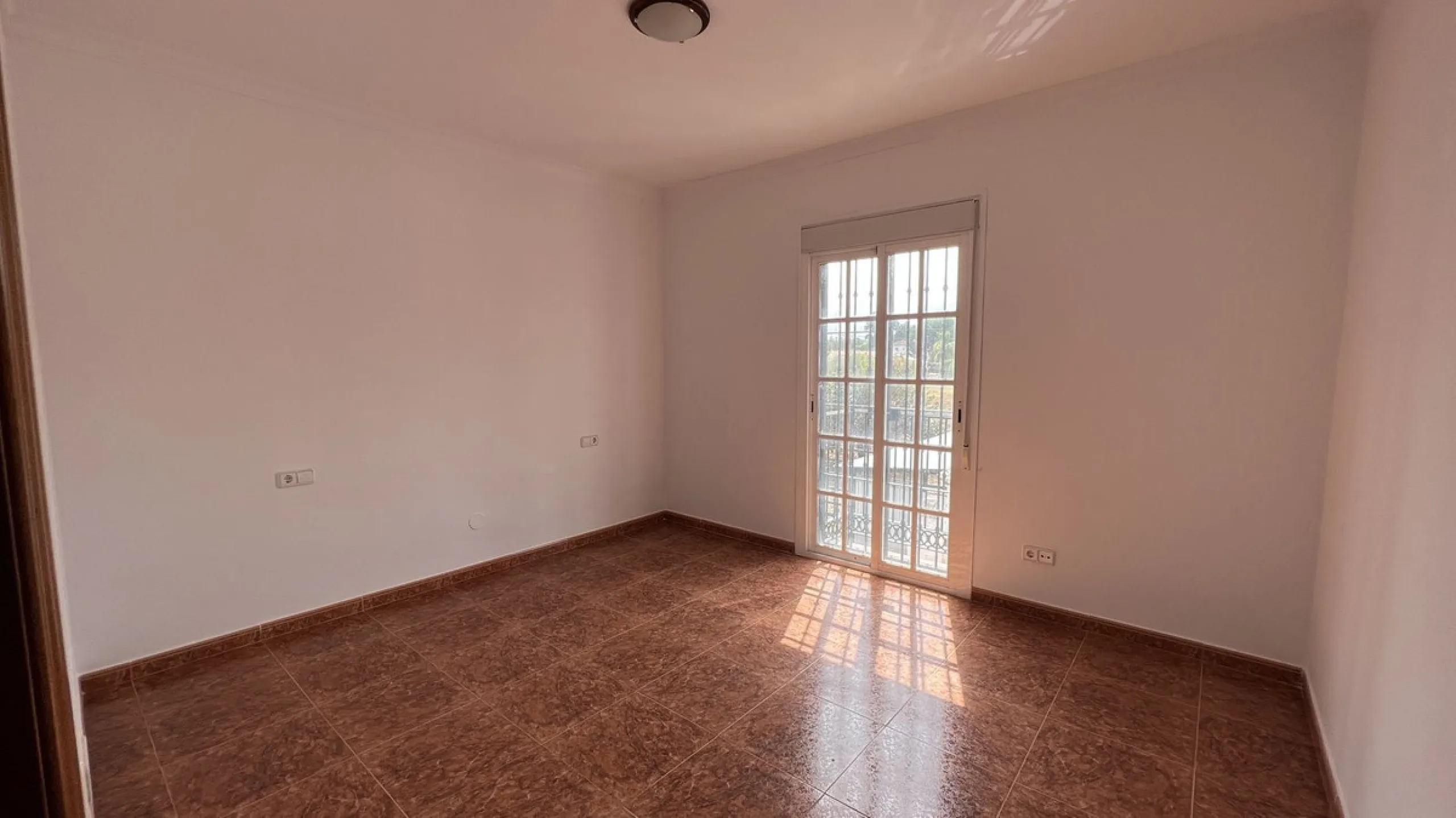 House - Finca - Cortijo в продаже в Alhaurín de la Torre, Málaga. В доме 8 спален и 2 ванных комнат. Площадь дома 489 м². Площадь участка 28447 м²