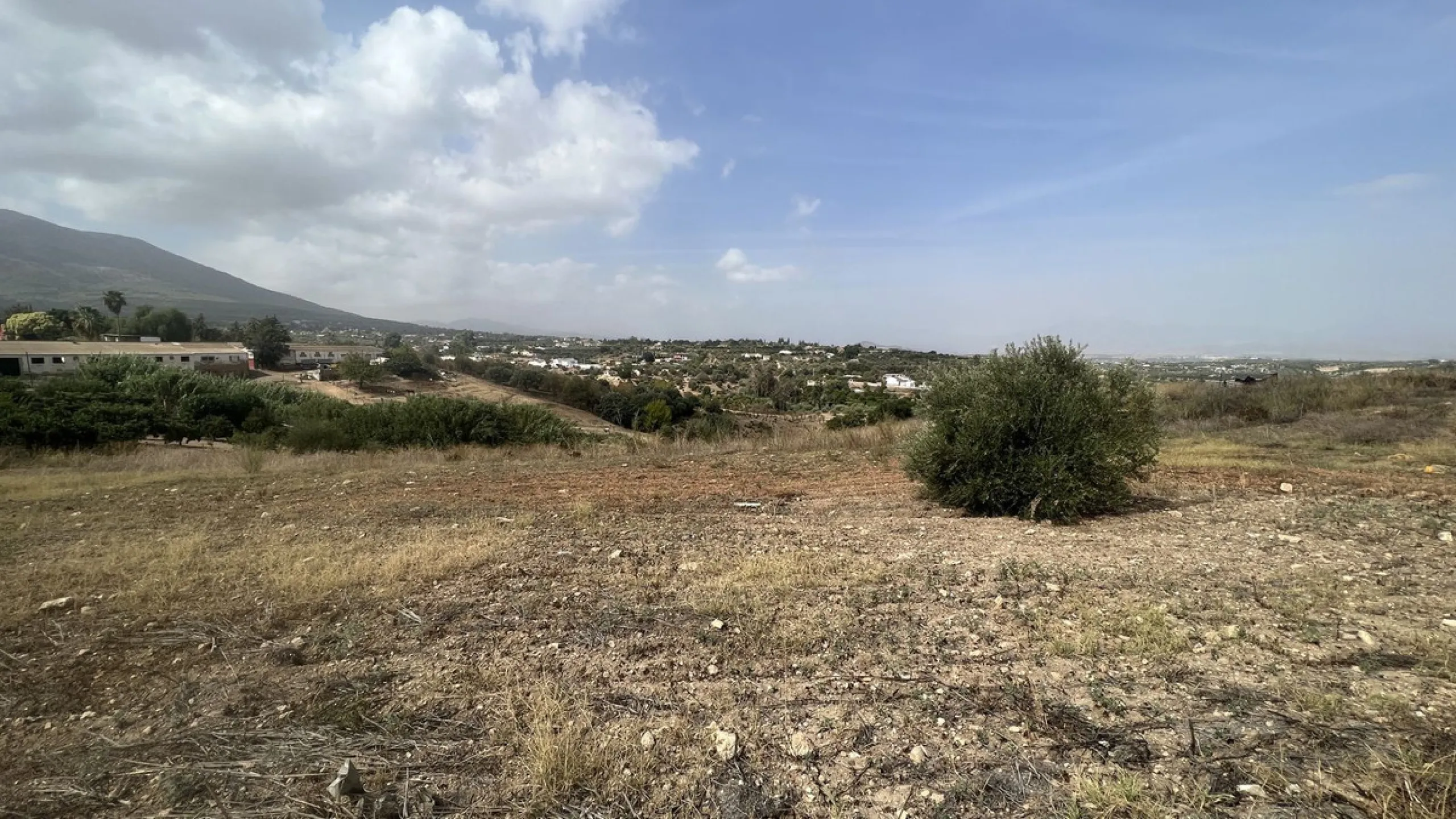House - Finca - Cortijo в продаже в Alhaurín de la Torre, Málaga. В доме 8 спален и 2 ванных комнат. Площадь дома 489 м². Площадь участка 28447 м²