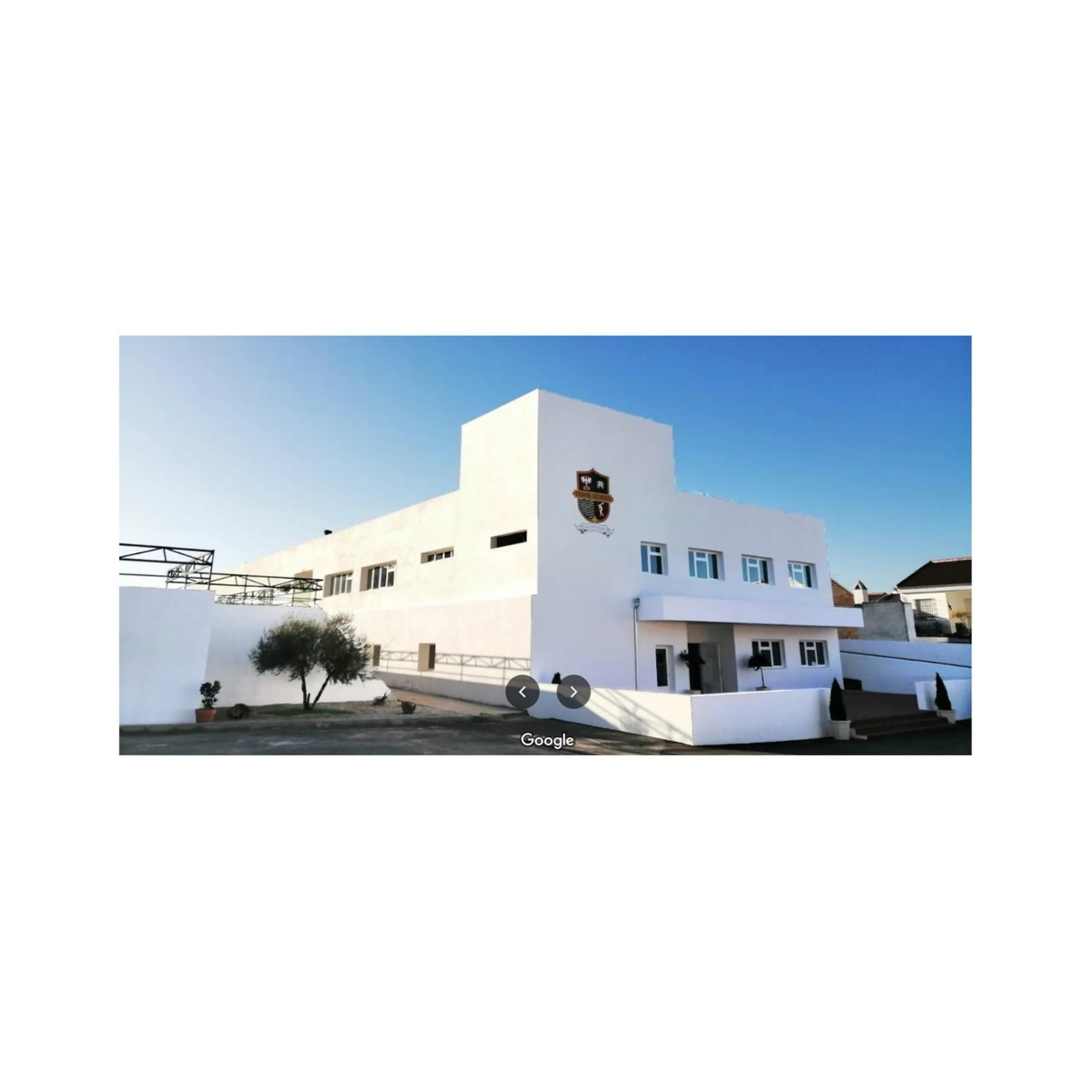 Property built with the idea of housing a private school, which can now be adapted, extended and new buildings constructed, on a plot of 12,692 m2 for rent to buy, with a net buildability of 1.5 m2t/m2s and a ground floor occupation of 60%, of which 2,626