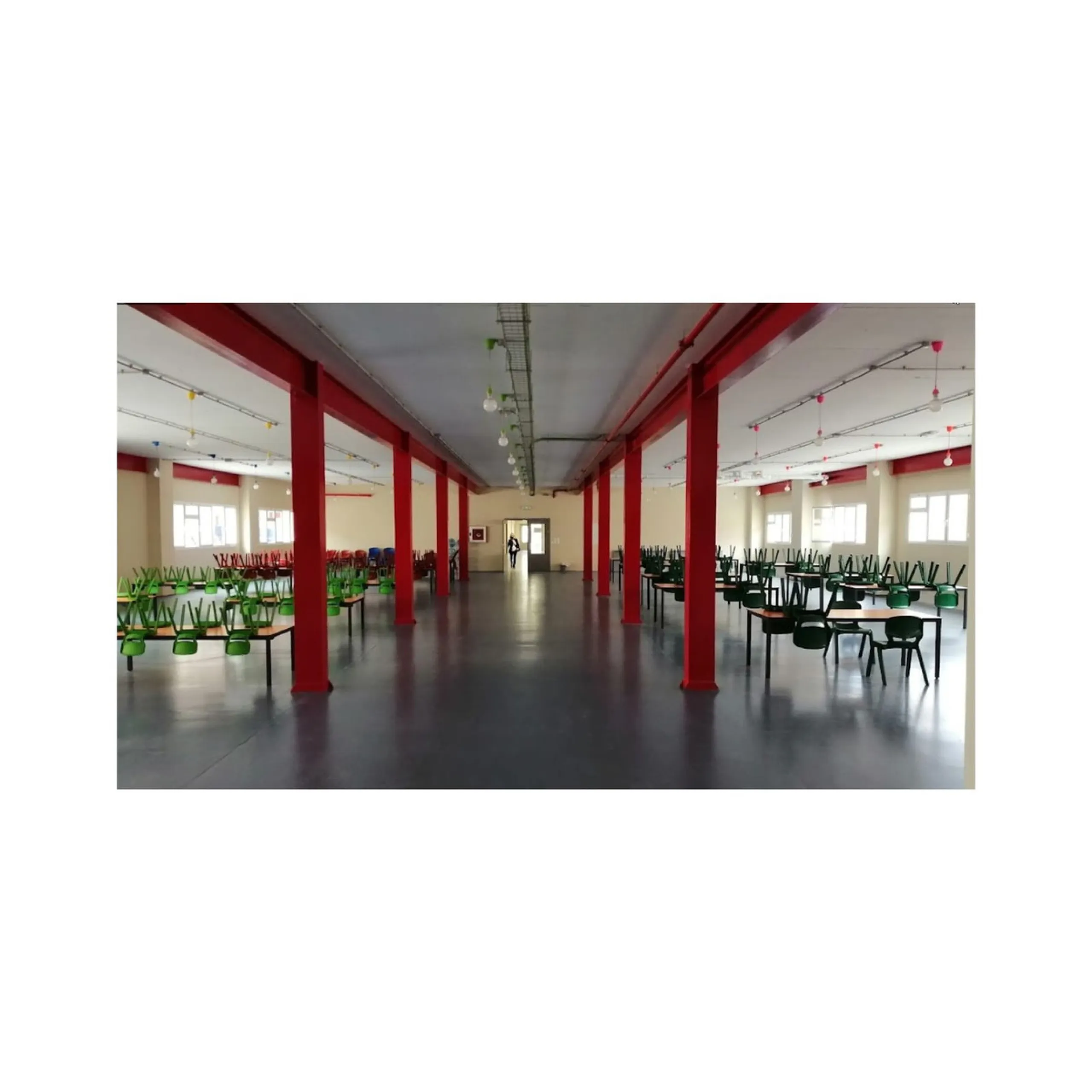 Property built with the idea of housing a private school, which can now be adapted, extended and new buildings constructed, on a plot of 12,692 m2 for rent to buy, with a net buildability of 1.5 m2t/m2s and a ground floor occupation of 60%, of which 2,626
