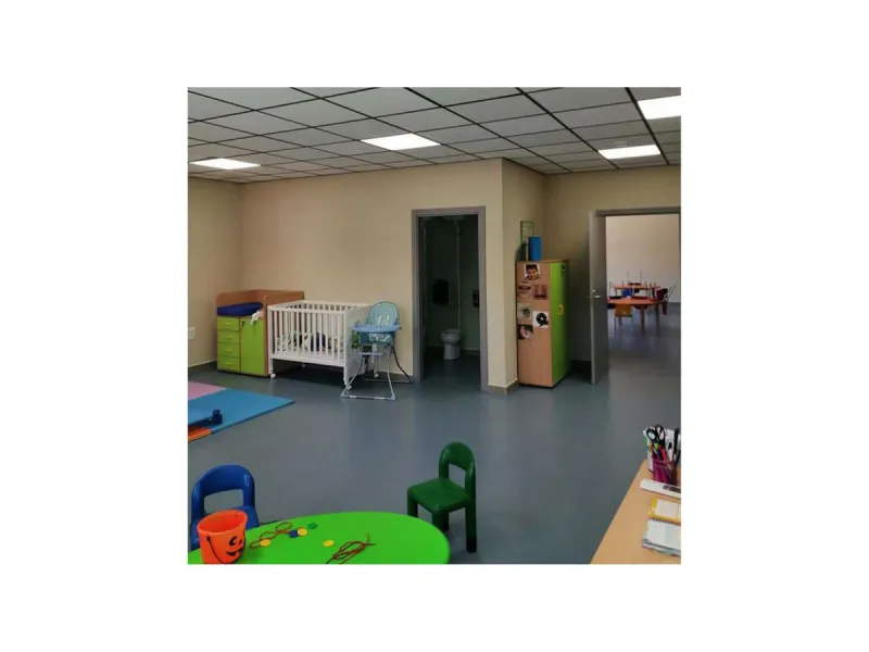 Property built with the idea of housing a private school, which can now be adapted, extended and new buildings constructed, on a plot of 12,692 m2 for rent to buy, with a net buildability of 1.5 m2t/m2s and a ground floor occupation of 60%, of which 2,626