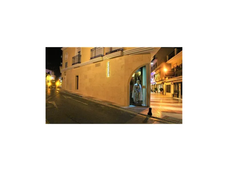 Premises in which a restaurant was operating, currently closed.
