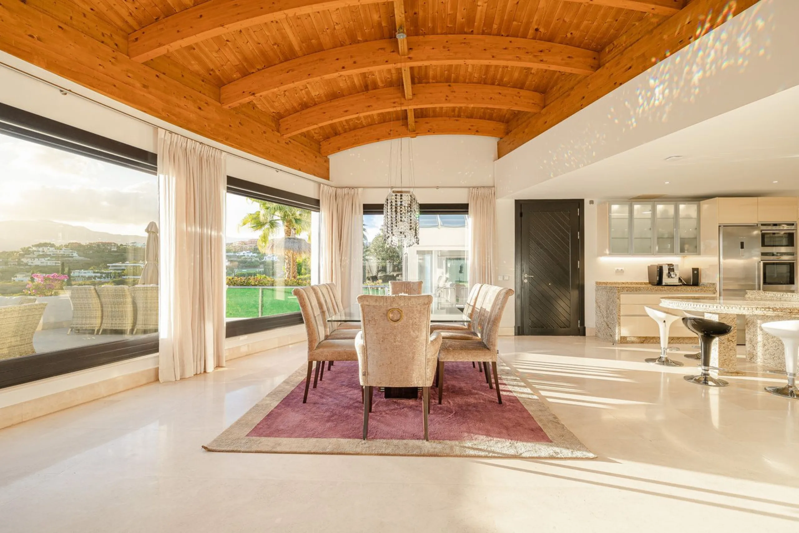 This exceptional eight-bedroom villa is located in the prestigious gated community of Los Flamingos, offering an unparalleled blend of elegance, comfort, and breathtaking views. Positioned on a rare double plot, the property boasts uninterrupted panoramic