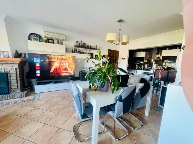 Large house in the centre of Cancelada with almost 4,000 m2 of land around it.