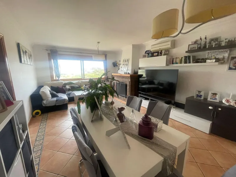 Large house in the centre of Cancelada with almost 4,000 m2 of land around it.