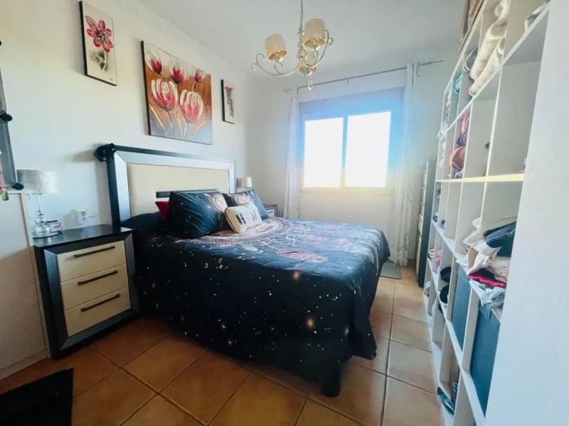 Large house in the centre of Cancelada with almost 4,000 m2 of land around it.