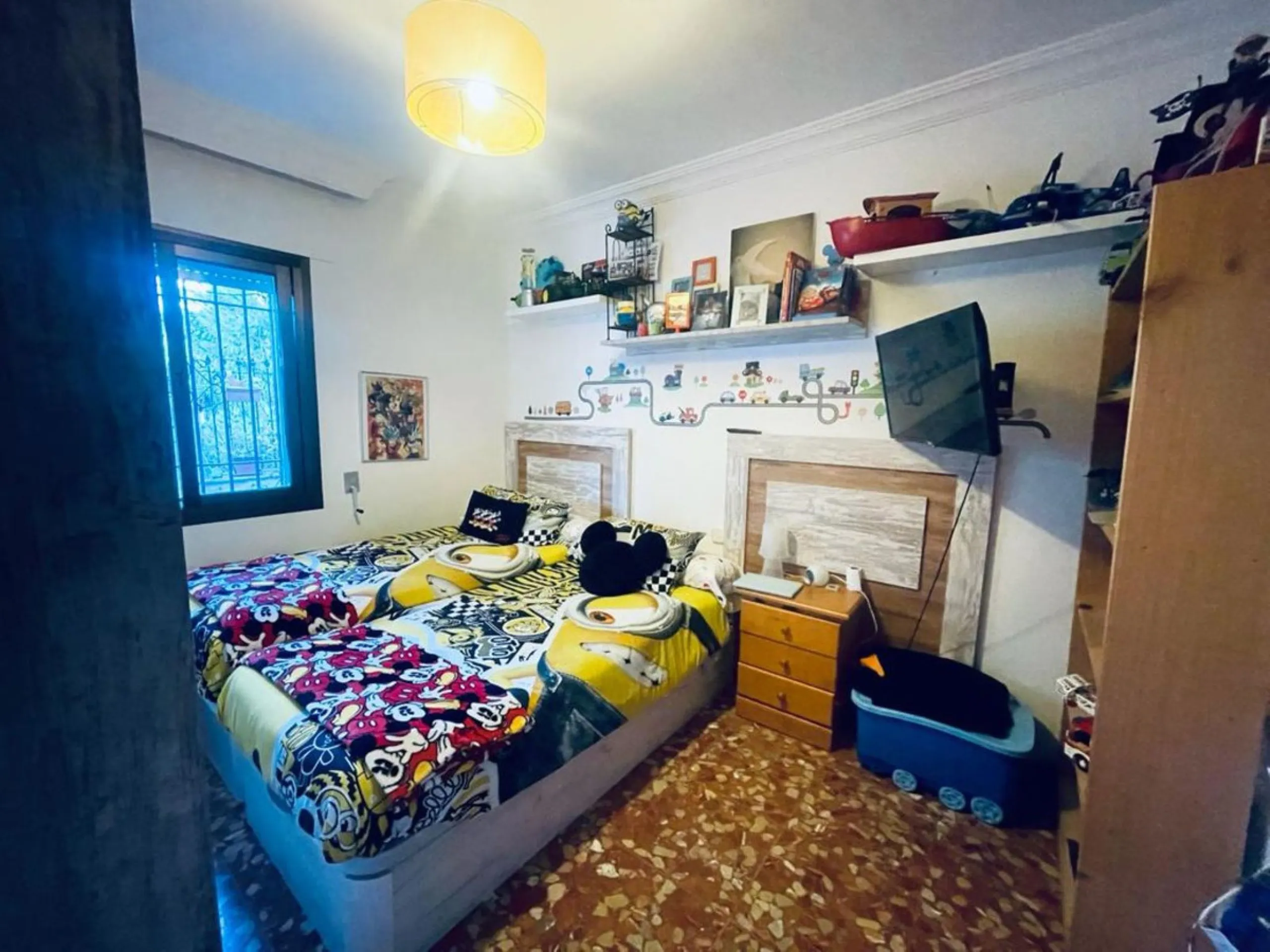 Large house in the centre of Cancelada with almost 4,000 m2 of land around it.