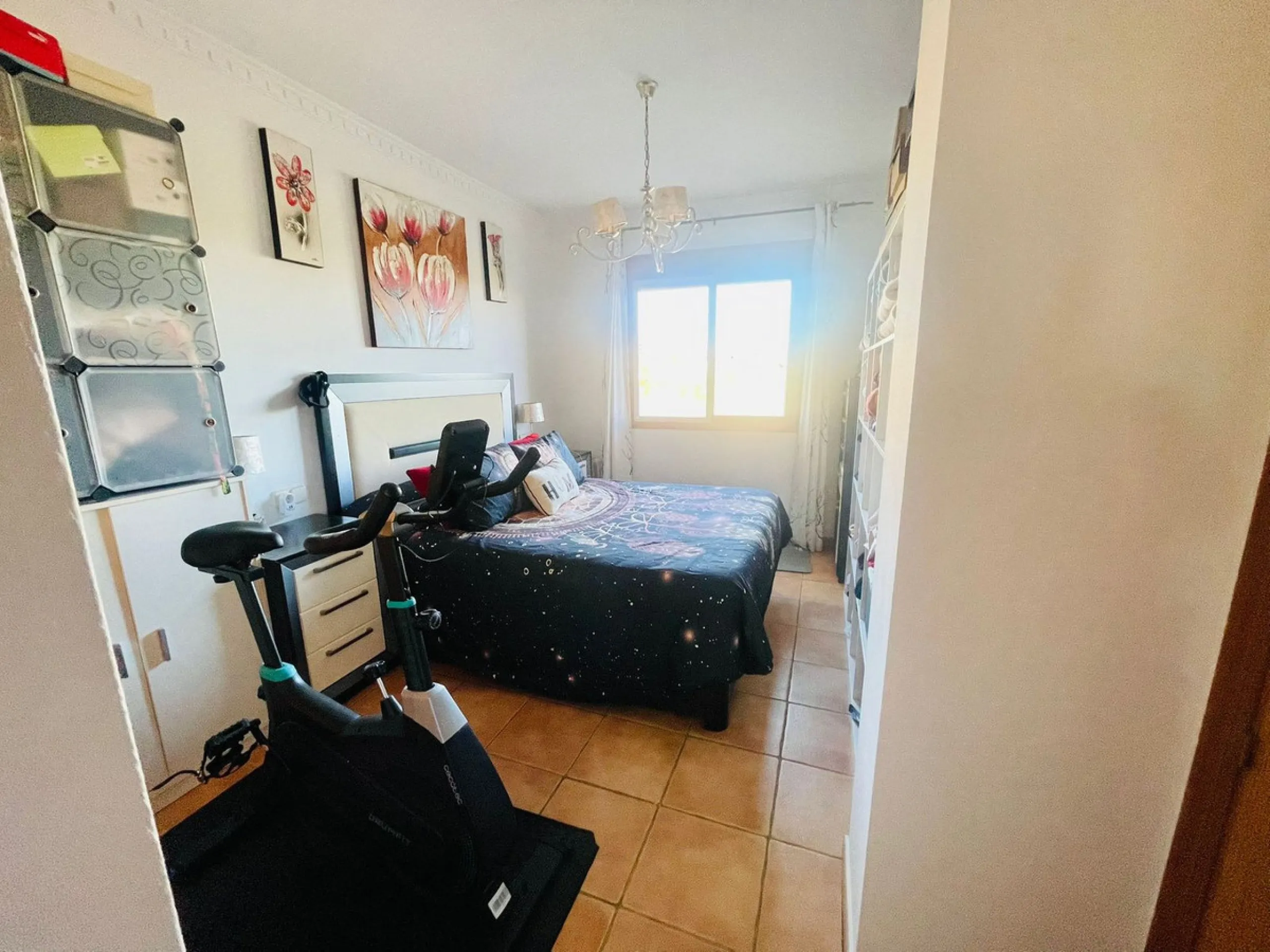 Large house in the centre of Cancelada with almost 4,000 m2 of land around it.