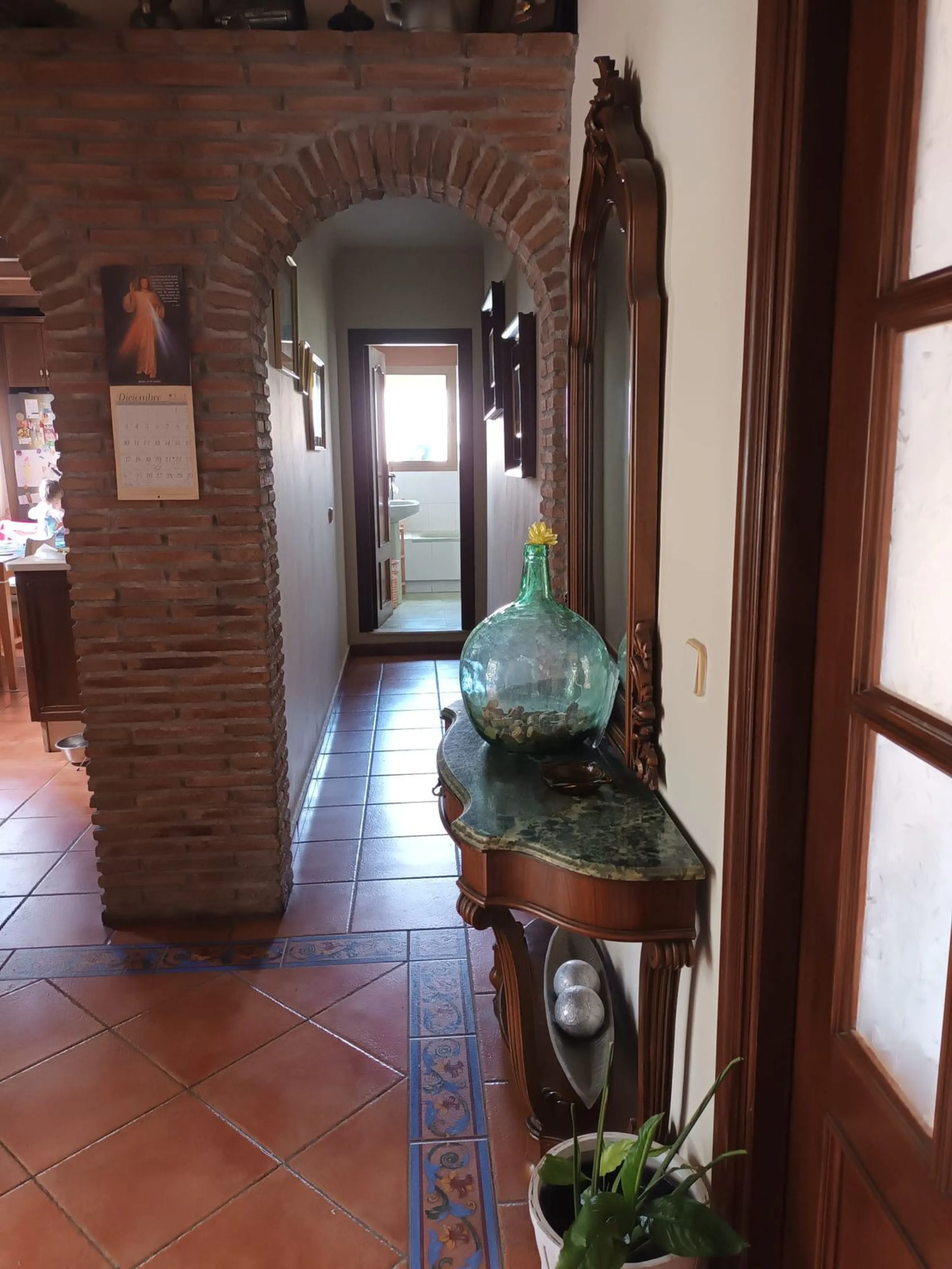 Large house in the centre of Cancelada with almost 4,000 m2 of land around it.