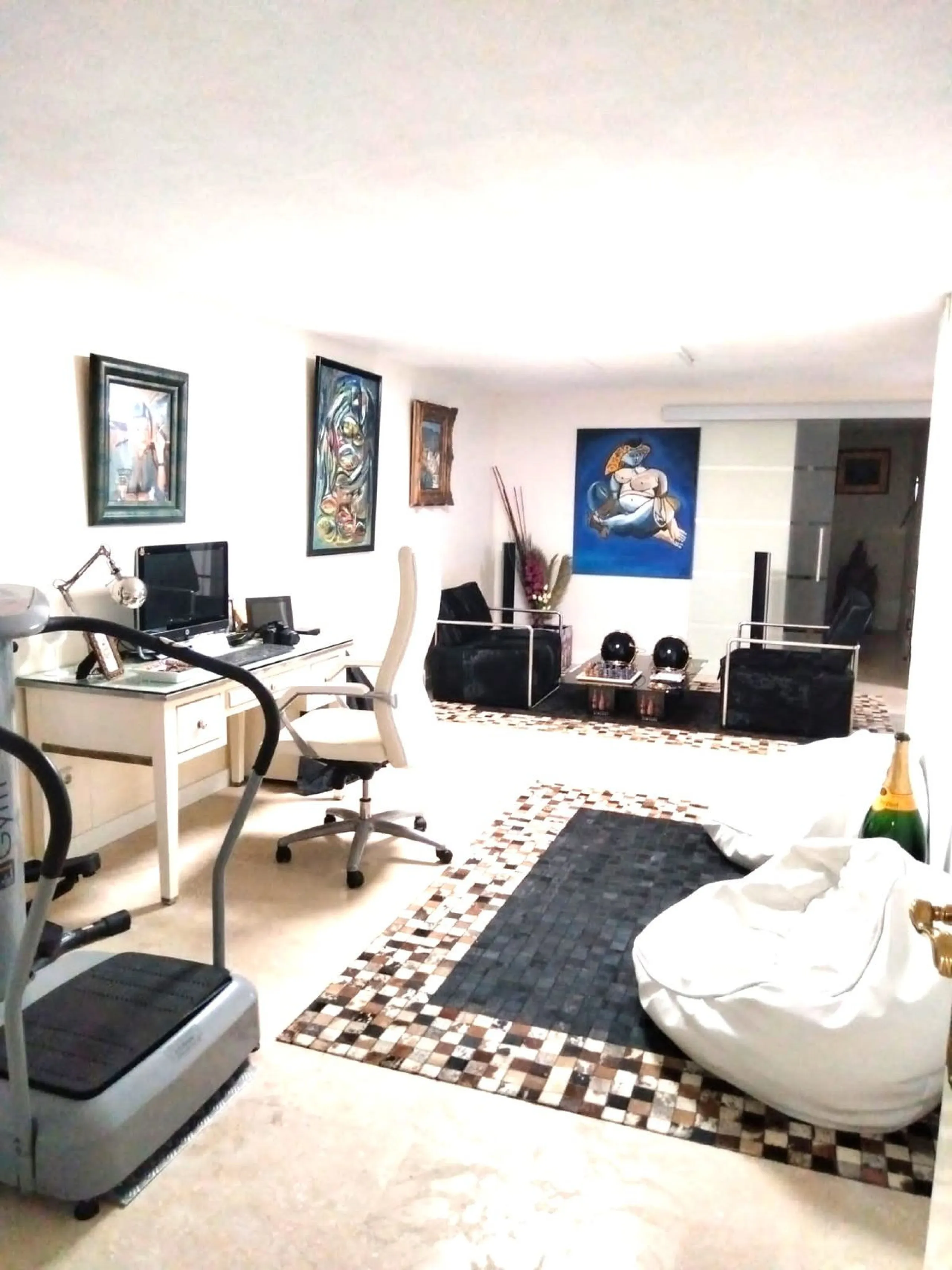Townhouse, located in the luxury urbanisation LA ALZAMBRA VASSARY near Puerto Banus.