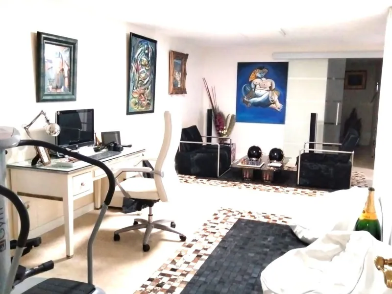 Townhouse, located in the luxury urbanisation LA ALZAMBRA VASSARY near Puerto Banus.