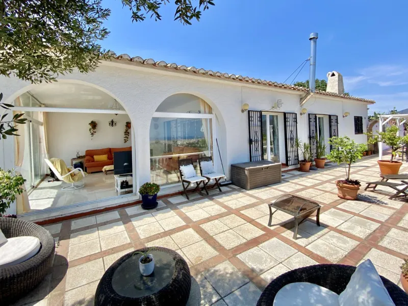 REDUCED - Beautiful 4 bed hillside villa with large swimming pool on elevated 3000 m2 plot just 7 mins above popular "La Cala de Mijas" blue flag beaches. Offering privacy & stunning panoramic sea, mountain & country views.