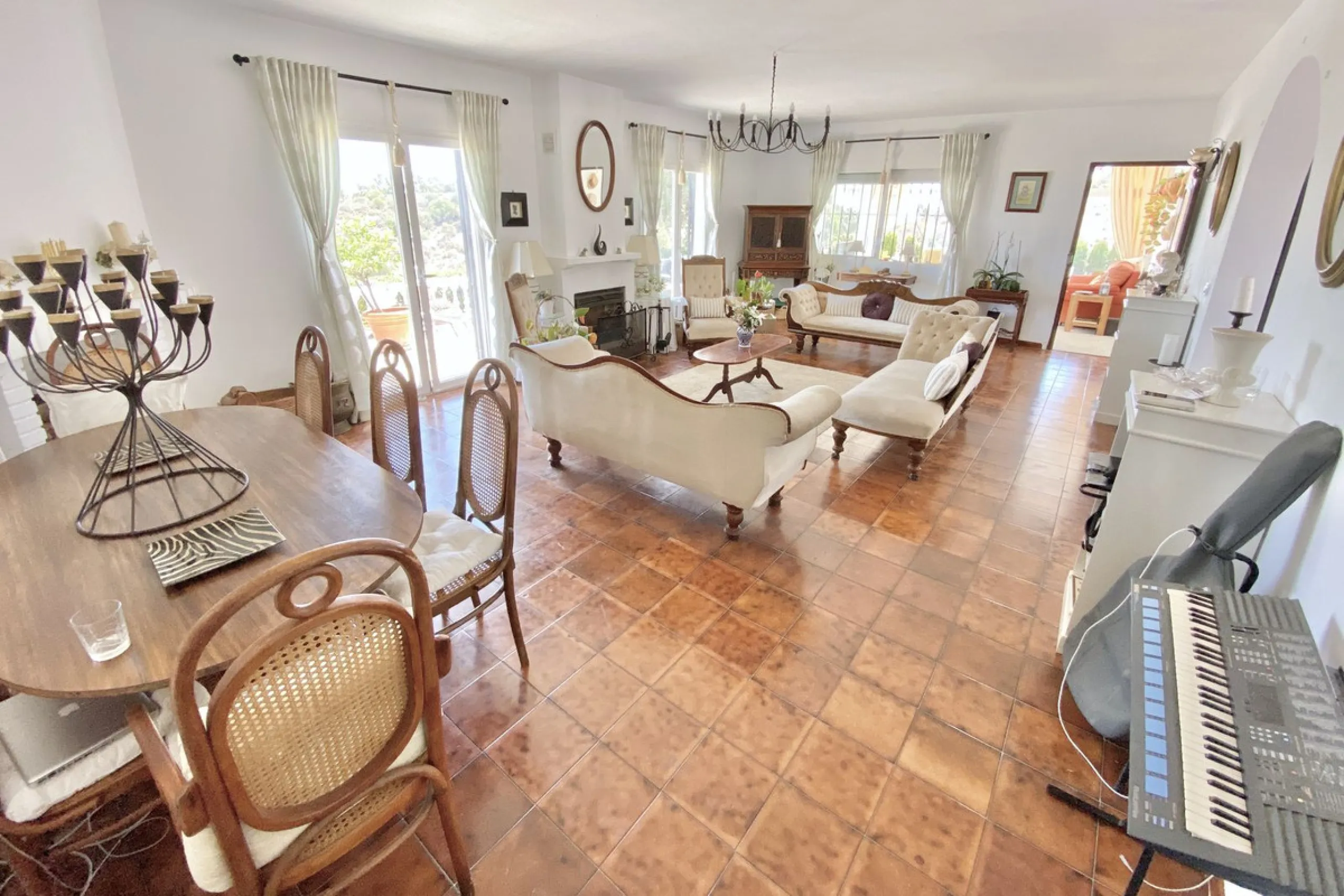 REDUCED - Beautiful 4 bed hillside villa with large swimming pool on elevated 3000 m2 plot just 7 mins above popular "La Cala de Mijas" blue flag beaches. Offering privacy & stunning panoramic sea, mountain & country views.
