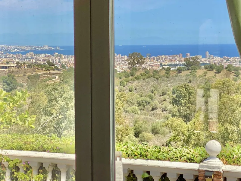 REDUCED - Beautiful 4 bed hillside villa with large swimming pool on elevated 3000 m2 plot just 7 mins above popular "La Cala de Mijas" blue flag beaches. Offering privacy & stunning panoramic sea, mountain & country views.