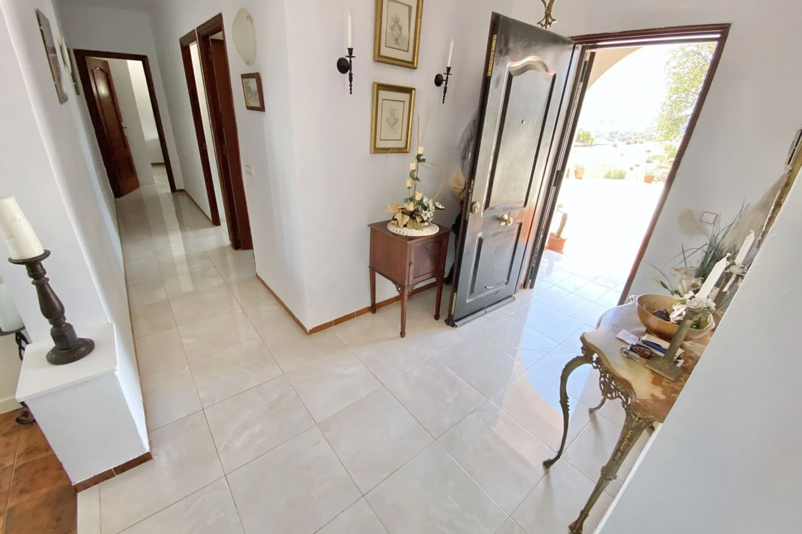 REDUCED - Beautiful 4 bed hillside villa with large swimming pool on elevated 3000 m2 plot just 7 mins above popular "La Cala de Mijas" blue flag beaches. Offering privacy & stunning panoramic sea, mountain & country views.