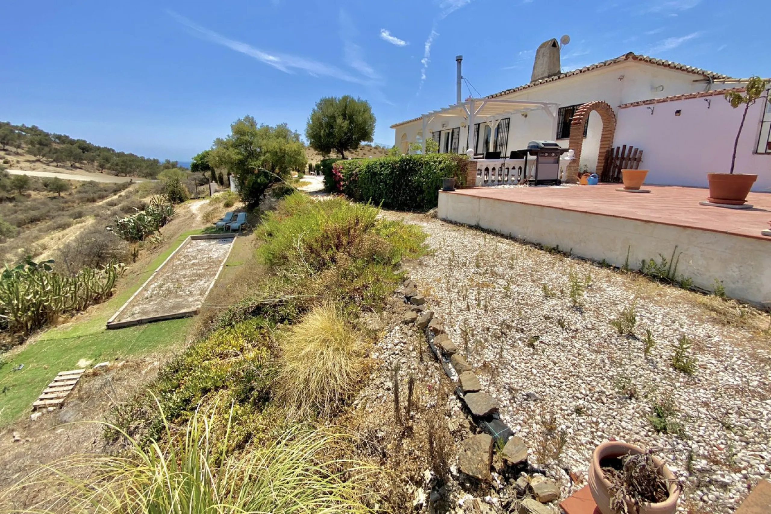 REDUCED - Beautiful 4 bed hillside villa with large swimming pool on elevated 3000 m2 plot just 7 mins above popular "La Cala de Mijas" blue flag beaches. Offering privacy & stunning panoramic sea, mountain & country views.