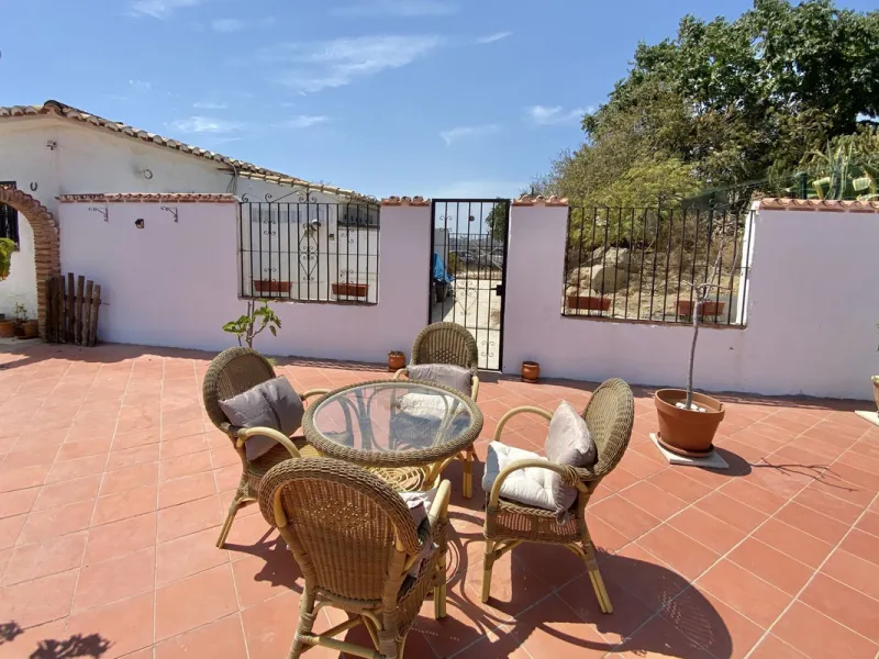 REDUCED - Beautiful 4 bed hillside villa with large swimming pool on elevated 3000 m2 plot just 7 mins above popular "La Cala de Mijas" blue flag beaches. Offering privacy & stunning panoramic sea, mountain & country views.