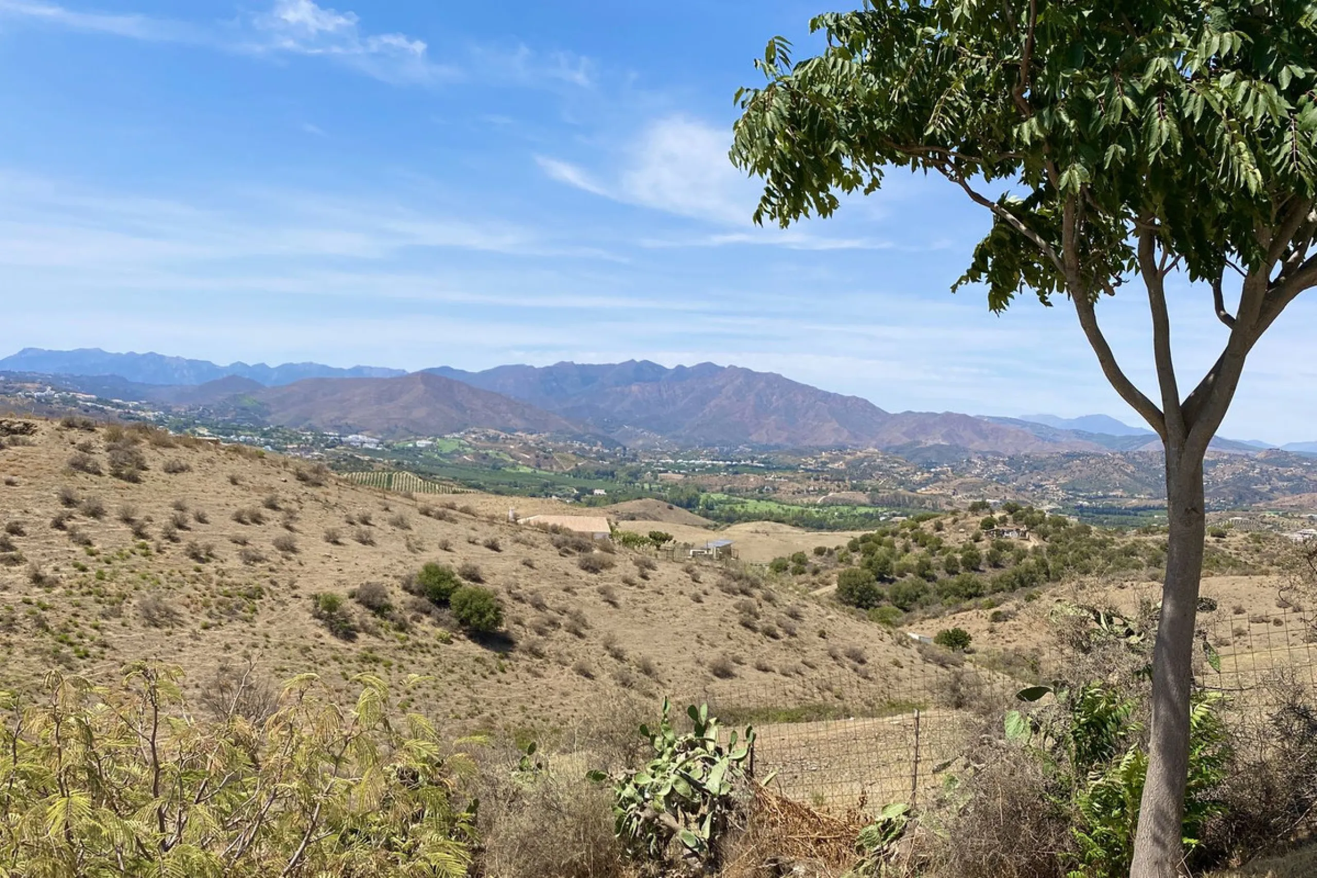 REDUCED - Beautiful 4 bed hillside villa with large swimming pool on elevated 3000 m2 plot just 7 mins above popular "La Cala de Mijas" blue flag beaches. Offering privacy & stunning panoramic sea, mountain & country views.