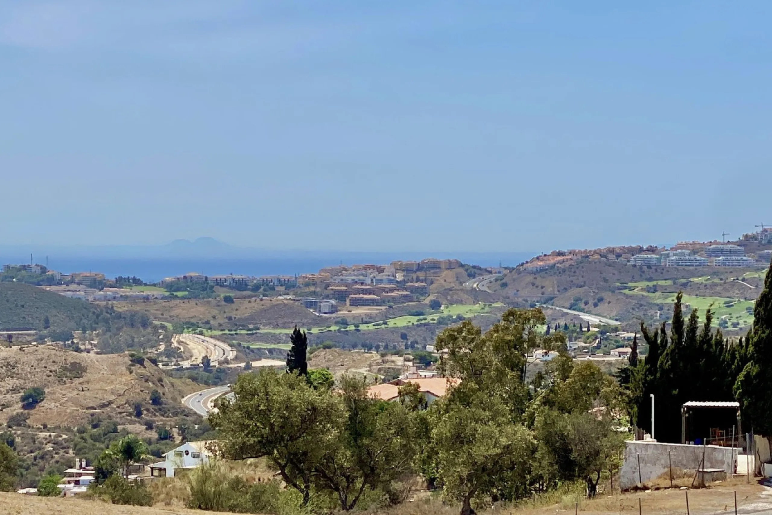 REDUCED - Beautiful 4 bed hillside villa with large swimming pool on elevated 3000 m2 plot just 7 mins above popular "La Cala de Mijas" blue flag beaches. Offering privacy & stunning panoramic sea, mountain & country views.