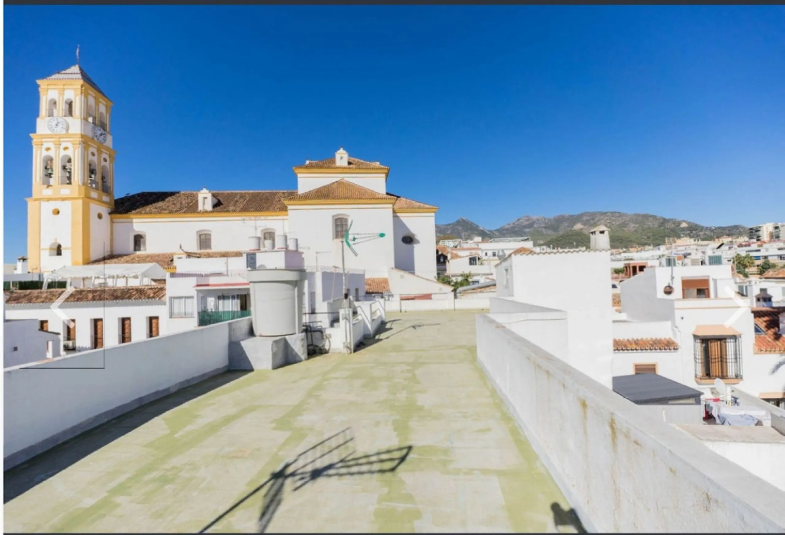 Spacious  town house with an interior patio and several rooms distributed between the two main floors.