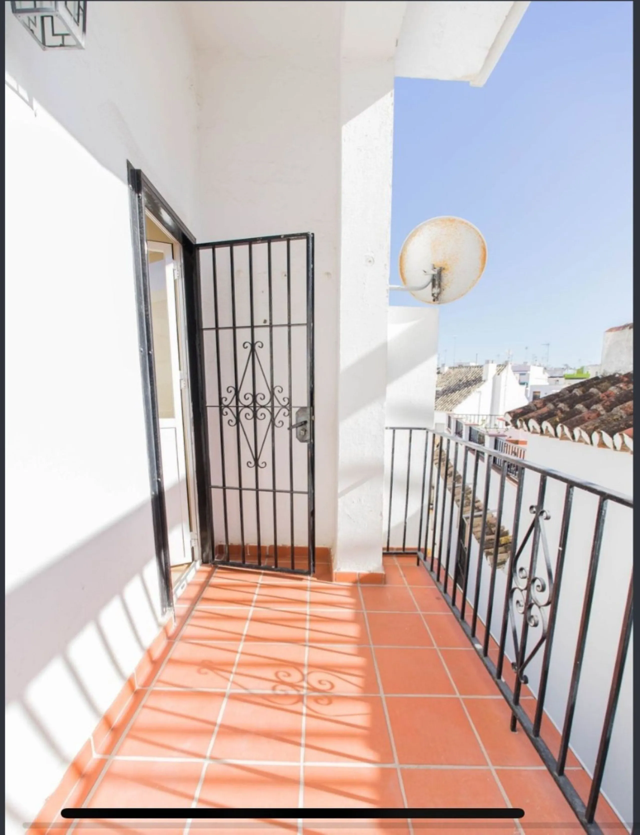 Spacious  town house with an interior patio and several rooms distributed between the two main floors.