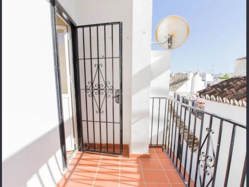 Spacious  town house with an interior patio and several rooms distributed between the two main floors.