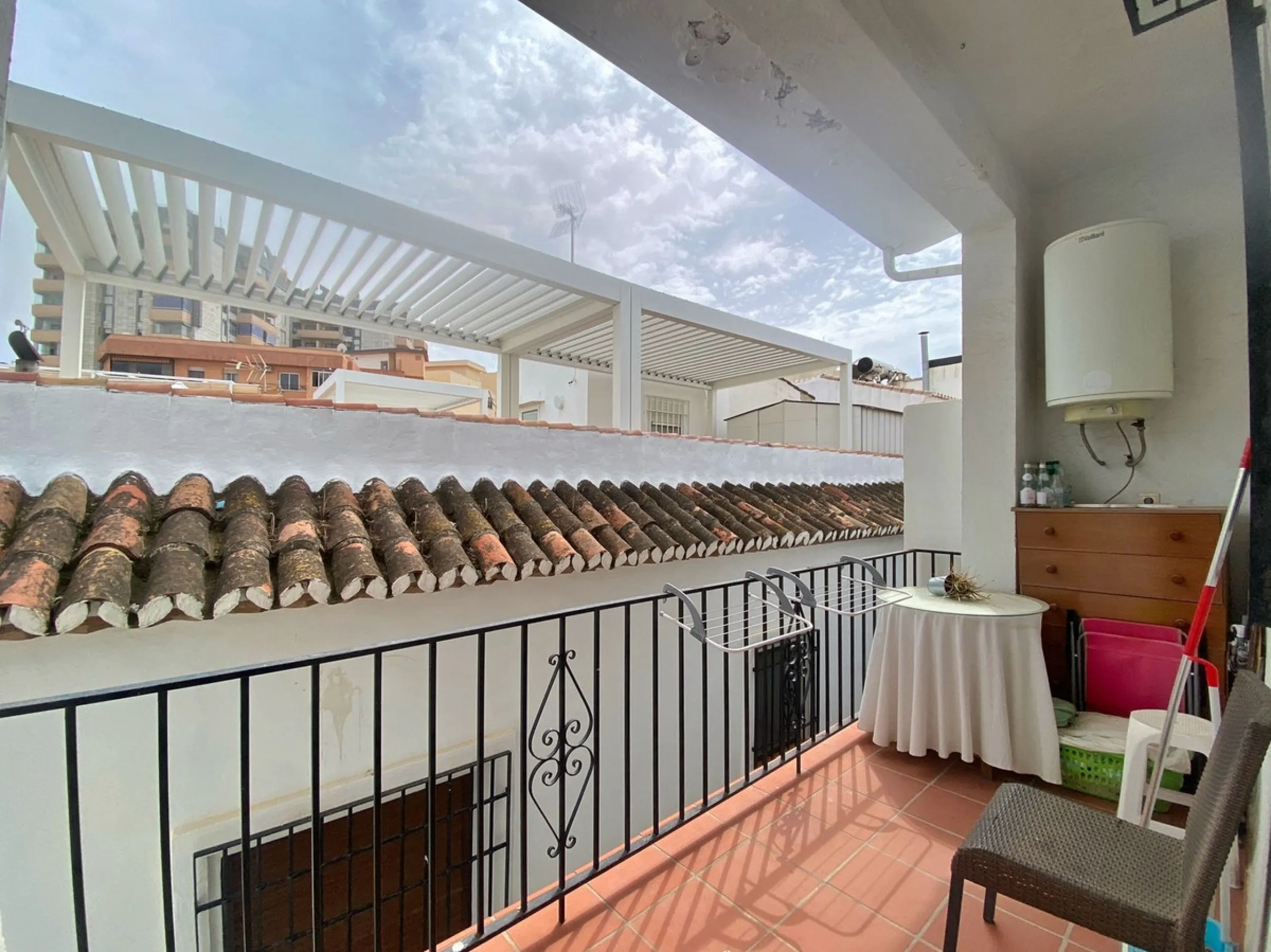 Spacious  town house with an interior patio and several rooms distributed between the two main floors.