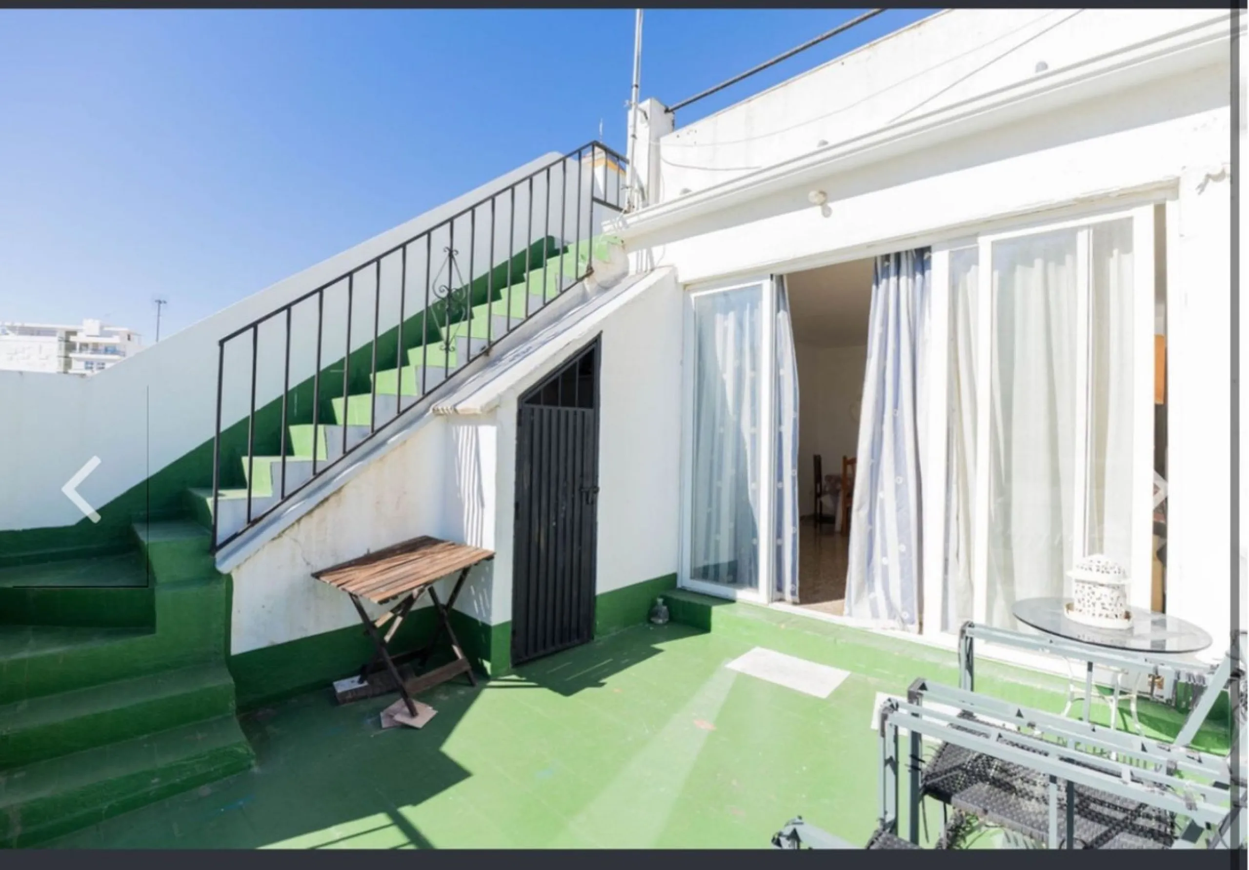 Spacious  town house with an interior patio and several rooms distributed between the two main floors.
