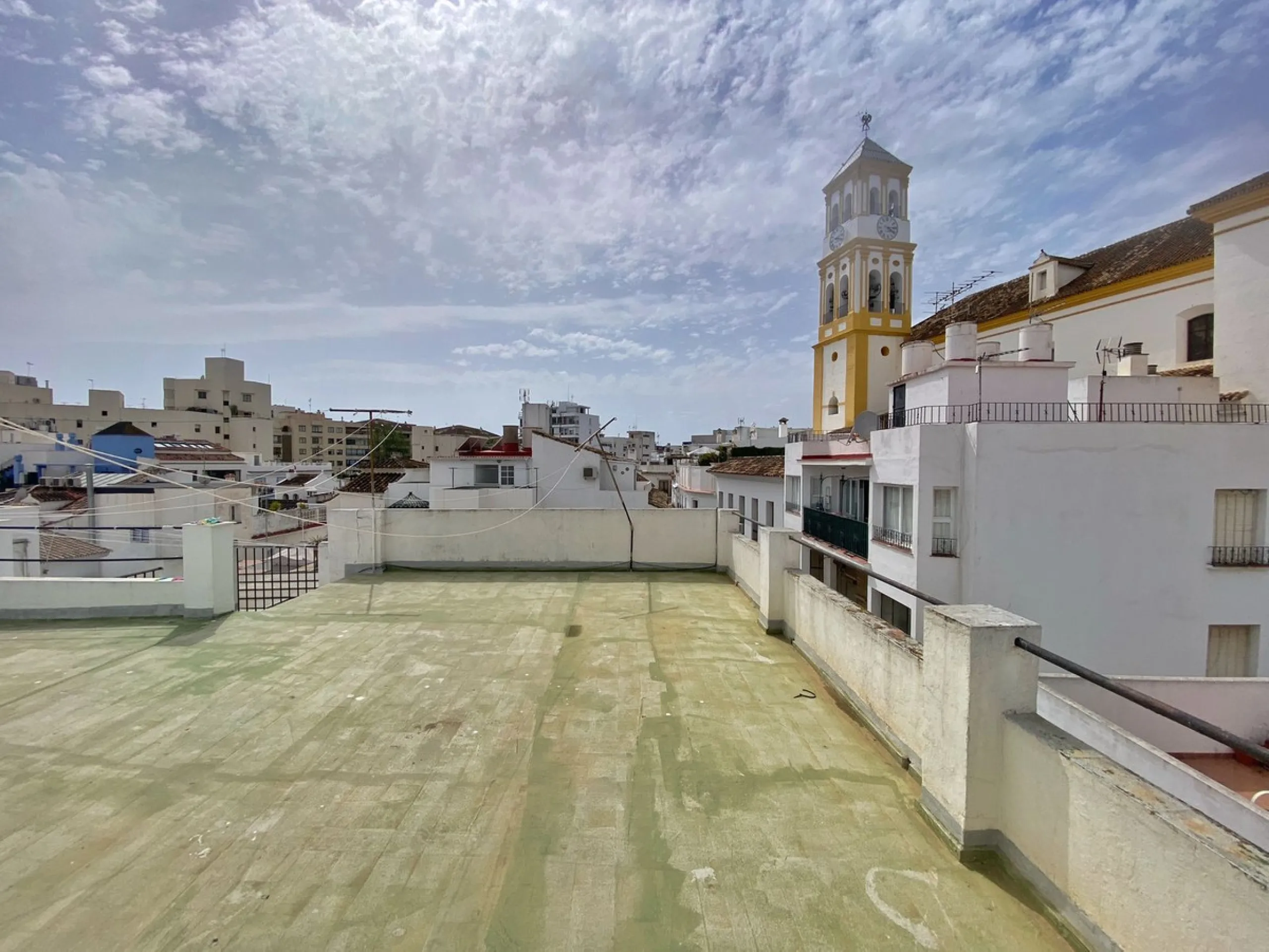 Spacious  town house with an interior patio and several rooms distributed between the two main floors.