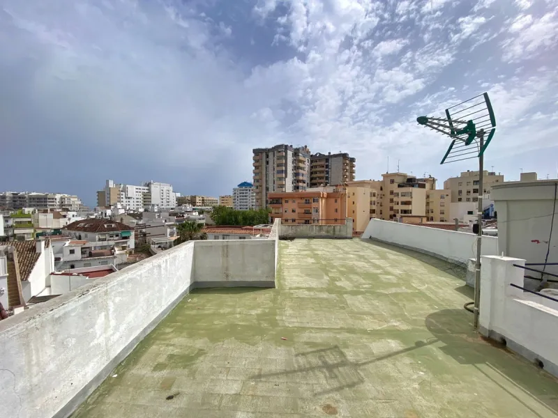 Spacious  town house with an interior patio and several rooms distributed between the two main floors.