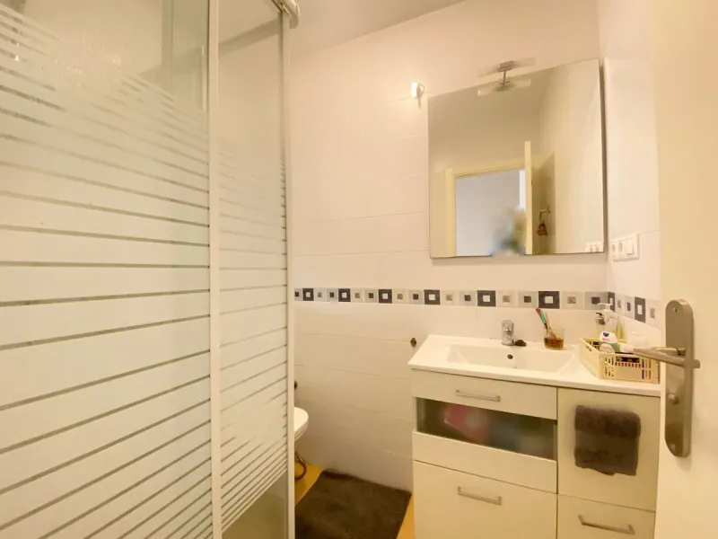 Spacious  town house with an interior patio and several rooms distributed between the two main floors.