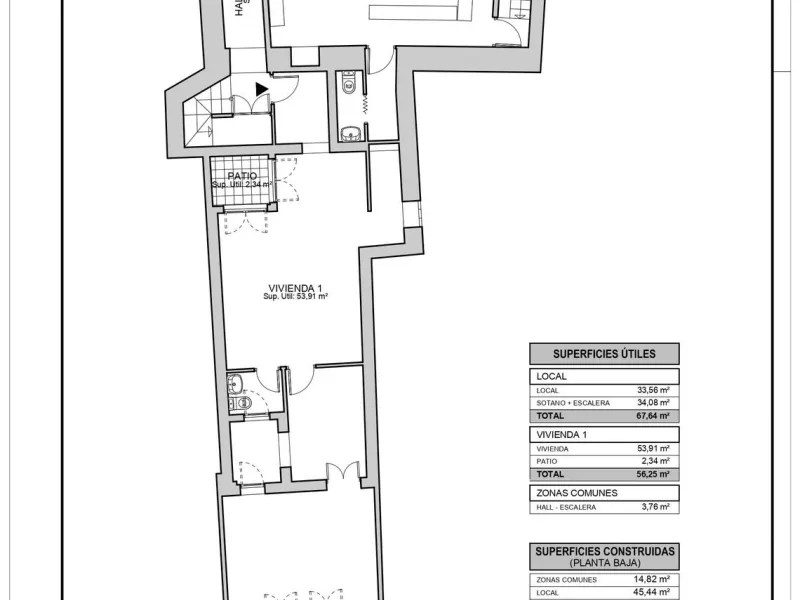 Spacious  town house with an interior patio and several rooms distributed between the two main floors.